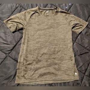 Green Apana T-shirt Like New